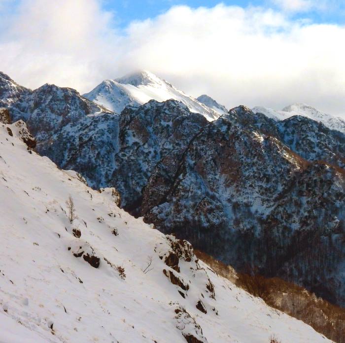 Neve nelle località del Parco Nazionale d'Abruzzo, Lazio e Molise: "Maggiore prudenza per chi avventura sui sentieri"