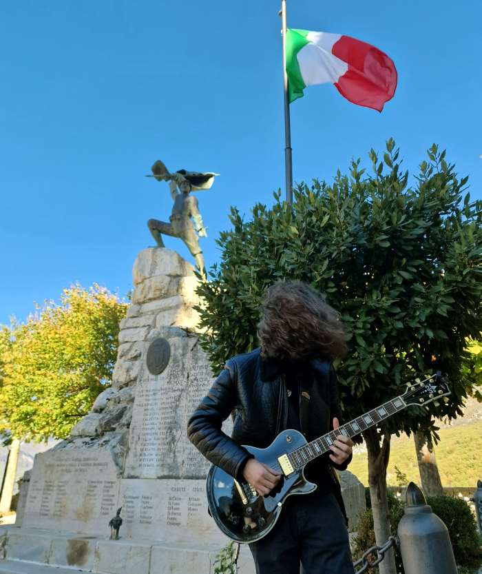 A Civita d'Antino la commemorazione dei Caduti è rock, sulle note della chitarra elettrica