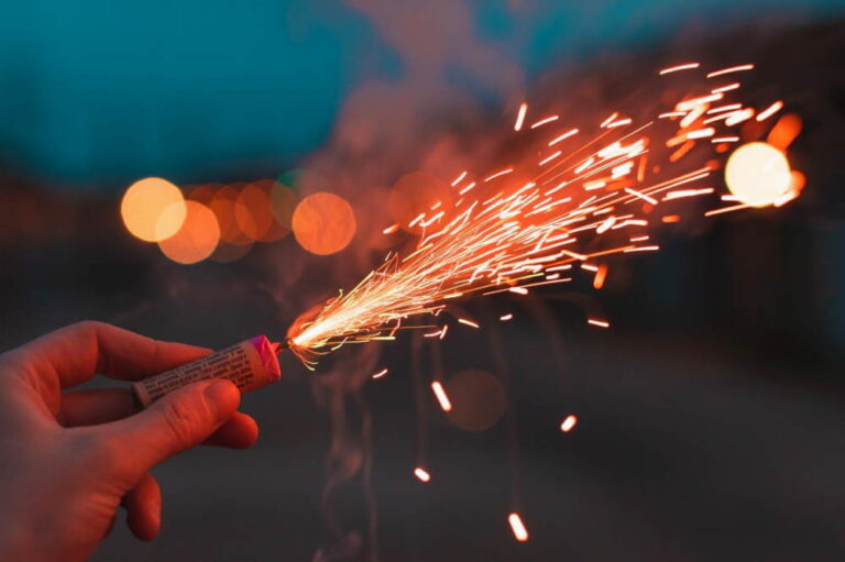 "Attenzione ai fuochi d’artificio illegali e privi di marchio CE": i consigli della Polizia di Stato per Capodanno