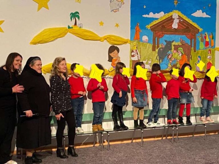 La magia del Natale nello spettacolo della Scuola Paritaria dell'Infanzia "San Gabriele" di Trasacco