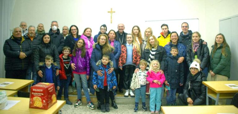 Il vescovo Giovanni Massaro incontra le famiglie ucraine della Marsica per un momento di fraternità e di preghiera