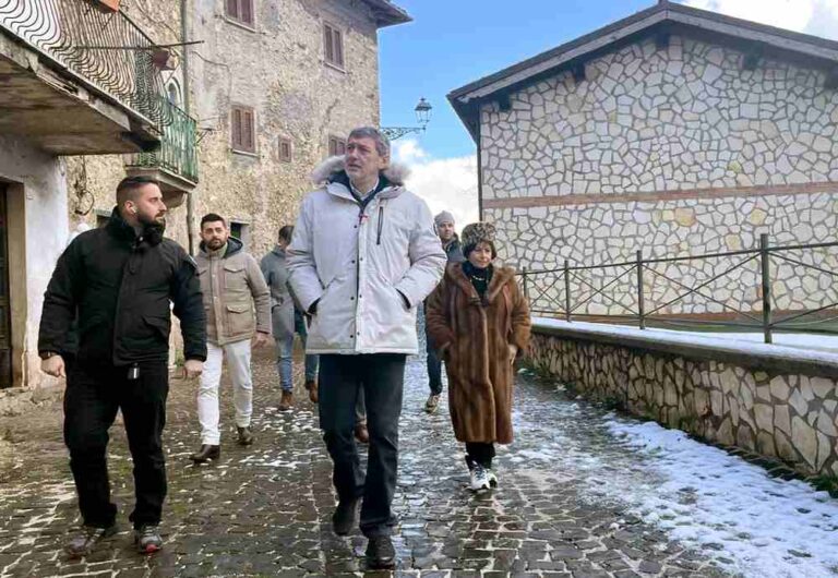 Marco Marsilio visita Castellafiume, Luco dei Marsi, San Vincenzo V.R. e Villavallelonga: "Questi paesi sono una ricchezza"