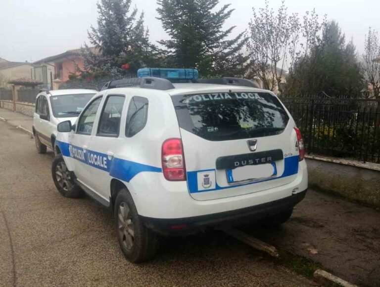 La Polizia Locale di Tagliacozzo esegue un decreto di sequestro preventivo di un cane tenuto in pessime condizioni