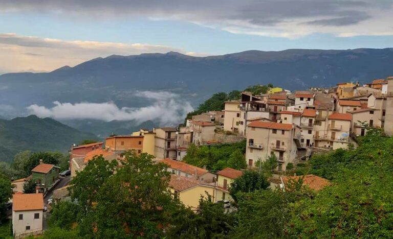 Ripristinata la circolazione stradale lungo la SP 66 per Rendinara: rimossi massi e detriti franati sulla carreggiata