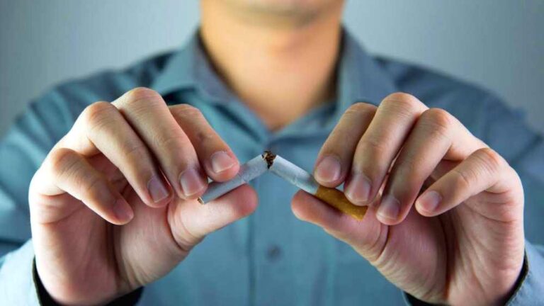 Sigarette, il ministro Schillaci annuncia nuovi divieti per i fumatori