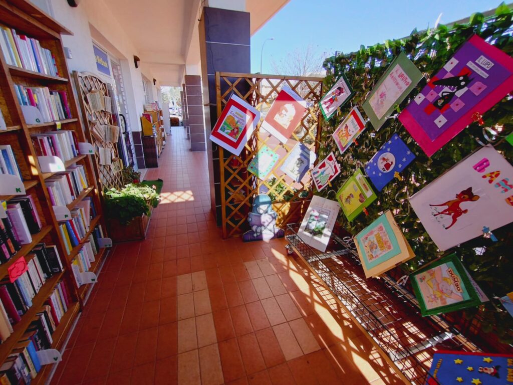 Mostra alla libreria Mr book dei lapbook degli alunni della Don Bosco