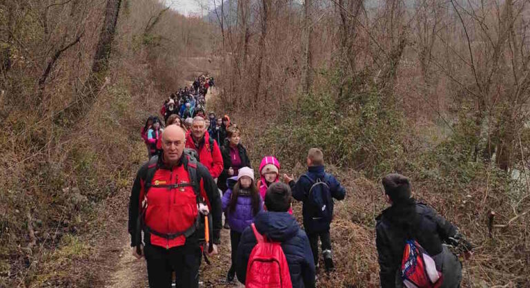 "La montagna e l'uomo", circa 150 alunni della Collodi-Marini immersi nella natura tra Canistro e Civitella Roveto
