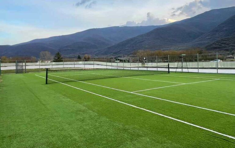 Rimesso a nuovo il campo da tennis comunale di Luco dei Marsi, Sindaca De Rosa: "Presto corsi per tutti"