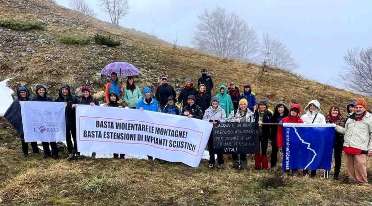 "Reimmaginiamo l'inverno": associazioni ambientaliste contro l'espansione degli impianti sciistici in montagna