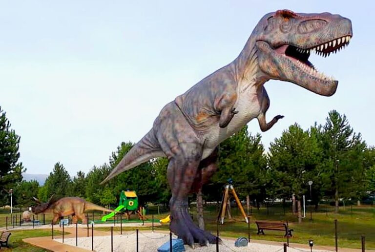 Al via la manutenzione e riparazione dei dinosauri del Dinopark di Avezzano, a breve la riapertura