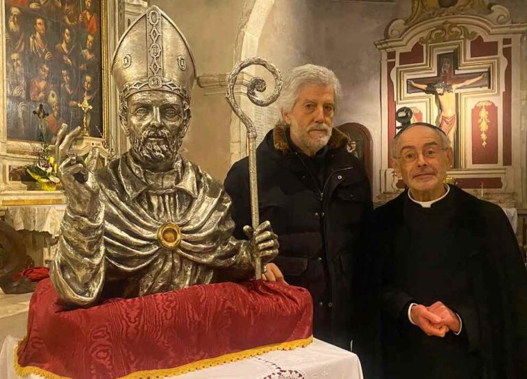 Benedetto a Trasacco il nuovo busto di San Rufino, opera dell'artista Francesco Marcangeli