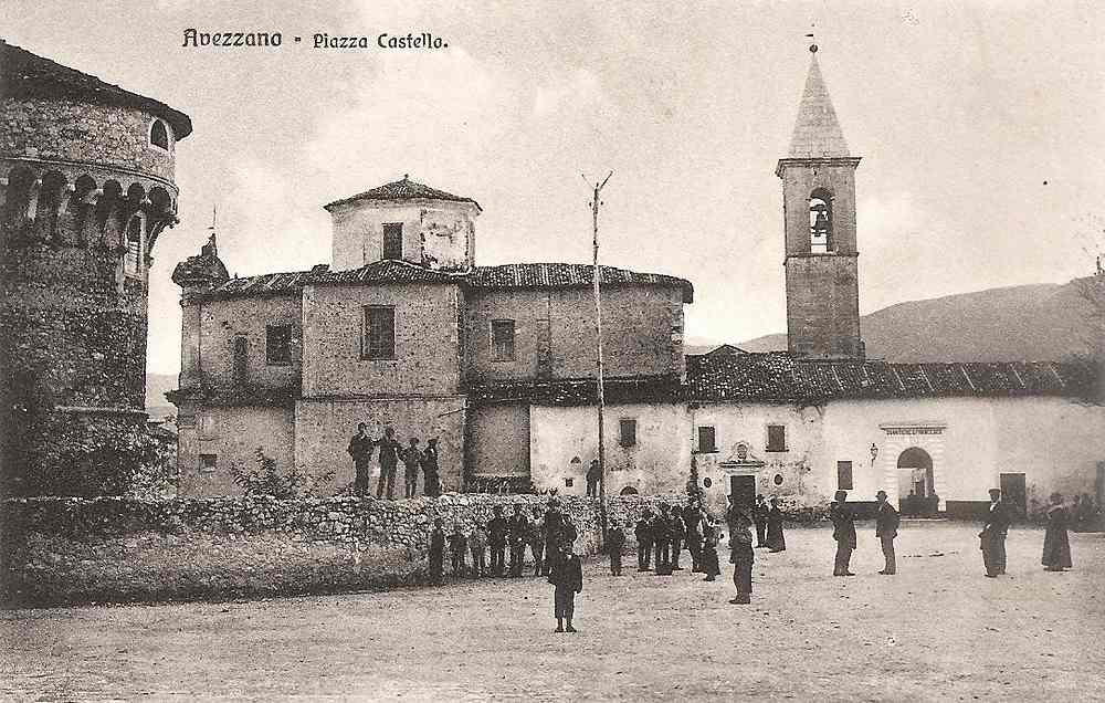 Piazza Castello e chiesa di San Giovanni di Avezzano prima del devastante terremoto del 1915