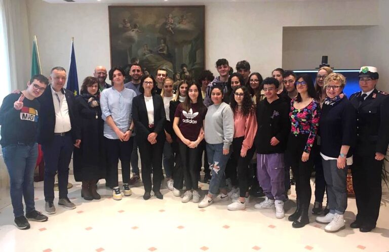 Il Prefetto dell'Aquila riceve gli studenti dell'Istituto Galilei di Avezzano per una iniziativa contro la violenza sulle donne e di genere