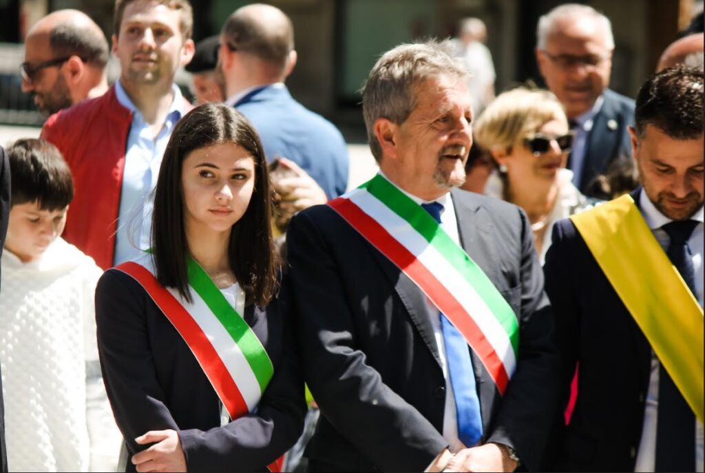 - Terre Marsicane 77esima Festa della Repubblica italiana ad Avezzano con il primo sindaco dei ragazzi, Emi Chiuchiarelli