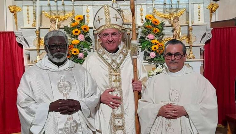 La parrocchia di Castellafiume ha accolto don Antonio Spanalatte, il nuovo parroco