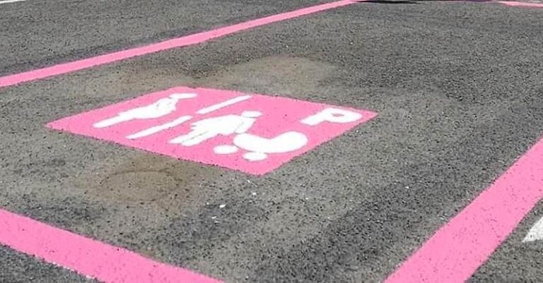 Stalli rosa: il Comune di Avezzano individua i luoghi in cui collocare parcheggi per donne in gravidanza e per genitori con bimbi piccoli