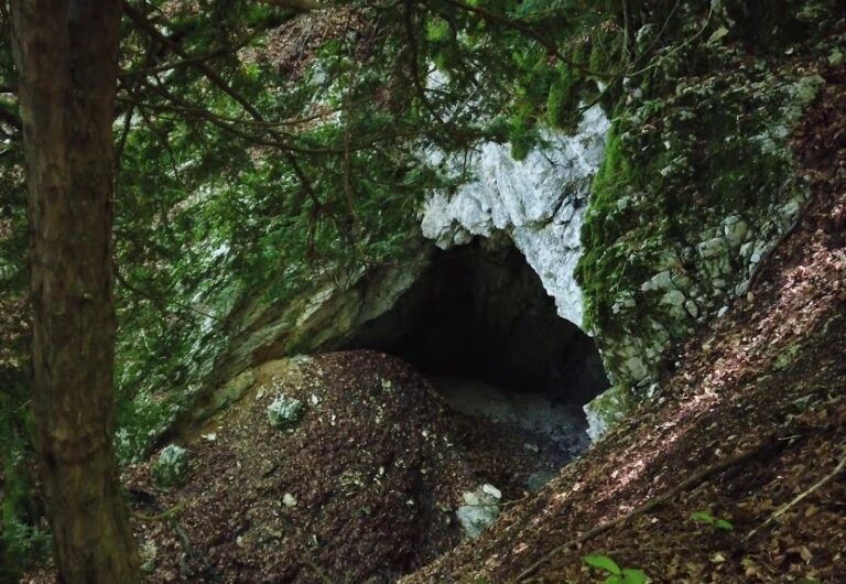 grotta villa