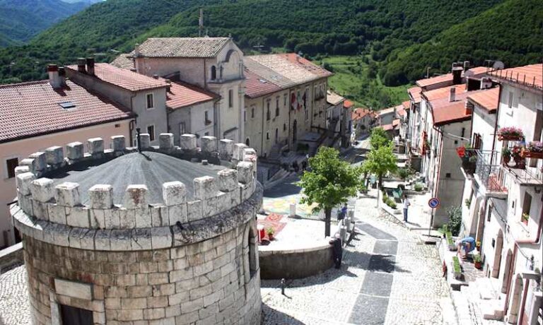 Nel Comune di Opi è attiva la fibra ottica, Sindaco Di Santo: "I cittadini possono navigare a una velocità mai raggiunta prima"