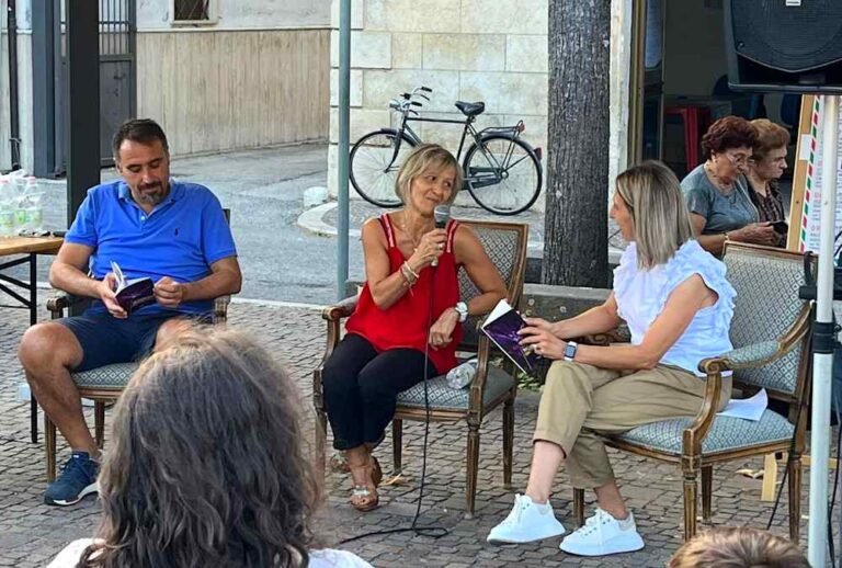 Grande partecipazione alla presentazione del libro "Momenti imperfetti" di Maria Rita Iacovoni a Scurcola Marsicana