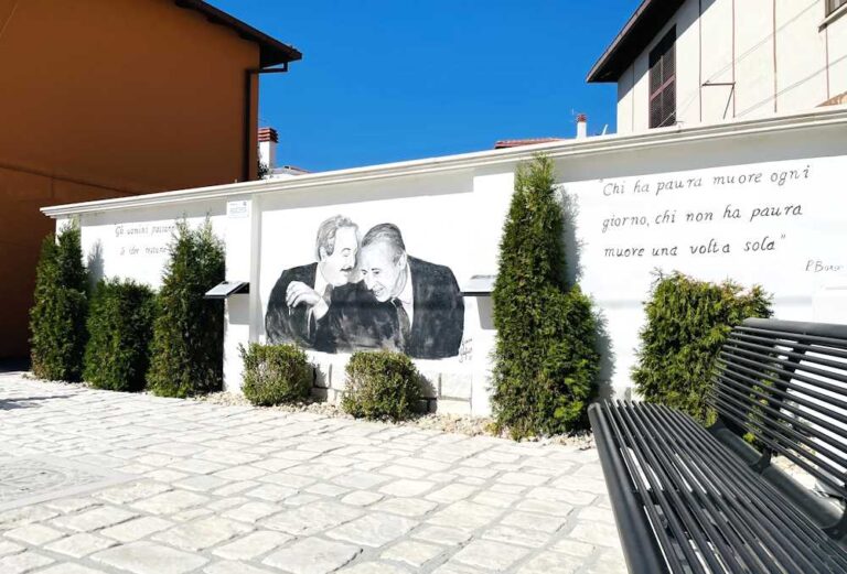 Spazio della legalità a Ortucchio con targhe e murale in ricordo dei magistrati Falcone e Borsellino