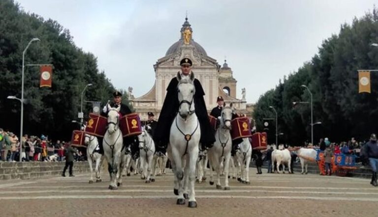 A Collarmele, domenica 24 Settembre, esibizione della Fanfara a cavallo della Polizia di Stato in divisa storica