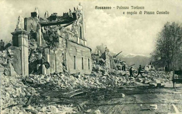 In una storica fotografia di Avezzano c'è Palazzo Torlonia distrutto dal devastante terremoto del 1915