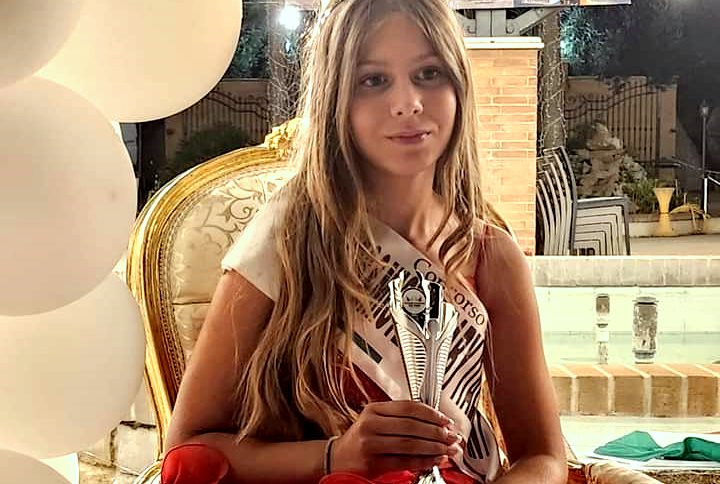 Successo per la giovanissima Sara Silla di Avezzano: conquista il titolo di volto televisivo di Vip TV Italia Televisione