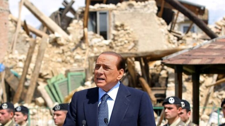 A L'Aquila ci sarà una strada o una piazza intitolata a Silvio Berlusconi