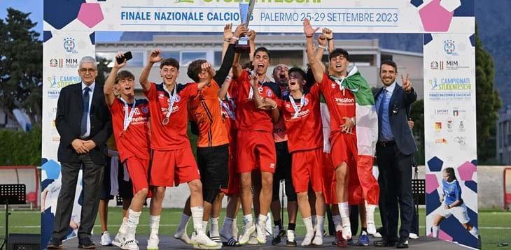 I ragazzi del Liceo "Vitruvio Pollione" di Avezzano campioni italiani di calcio a 5