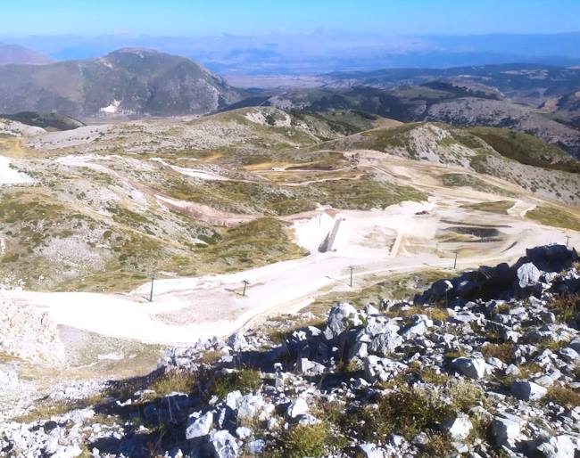 Consumo di suolo inarrestabile in Abruzzo, ambientalisti: "Tra 2021 e 2022 trasformati 149 ettari, pari a 200 campi da calcio"