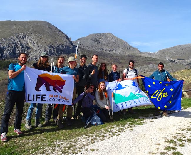 Ortona dei Marsi è sempre più una Comunità a Misura d'Orso: installati altri 3 recinti elettrificati, 7 porte e cancelli e 1 finestra a prova d'orso