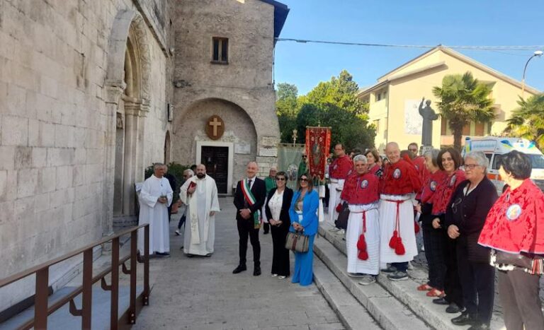 Installato uno scivolo per facilitare l'accesso alla chiesa di S. Maria Valleverde a Celano, Santilli: "Grande valore inclusivo, sociale e religioso"