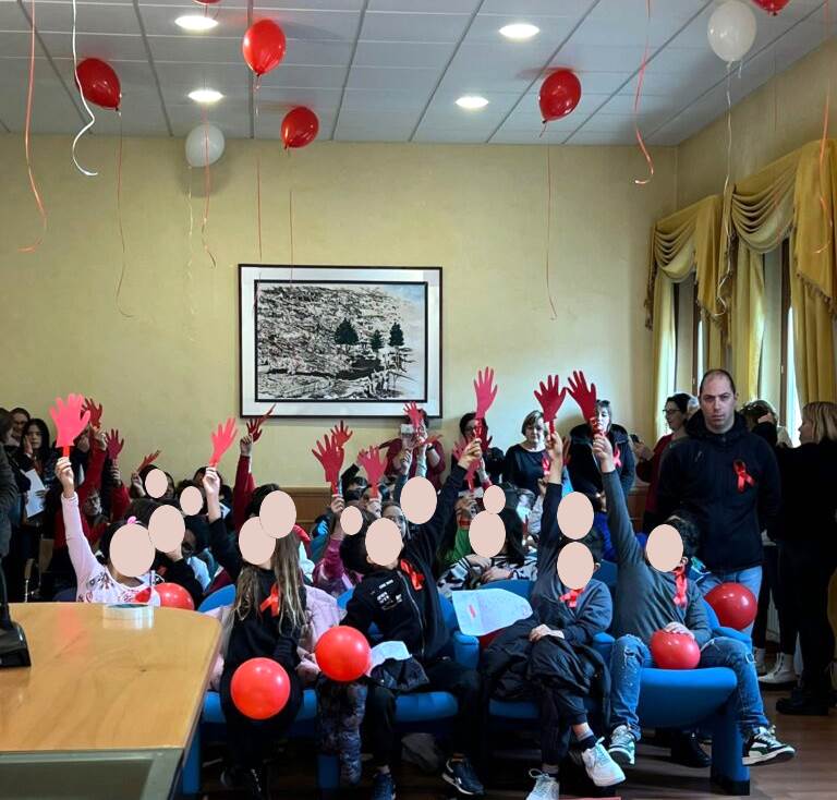 Gioia dei Marsi contro la violenza sulle donne, Sindaco Alfonsi: "Immensi i nostri ragazze e ragazzi dell'Istituto S. Giovanni Bosco"