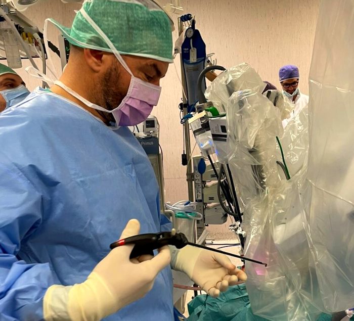 Patologie testa-collo. A L'Aquila il primo intervento in Abruzzo col robot chirurgico: asportato tumore alla base della lingua