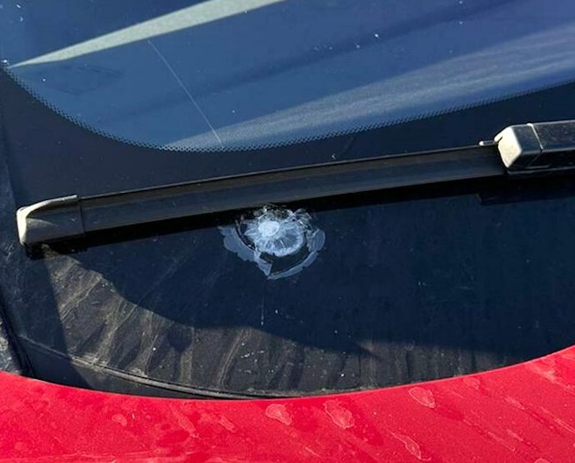 Ragazzini lanciano pietre sulle auto in sosta a Trasacco, Polizia Locale: "Ai danni provocati dai minori, risponderanno i genitori"