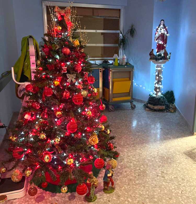Il Natale è arrivato anche nel reparto Medicina dell'Ospedale di Avezzano: auguri ai pazienti e al personale