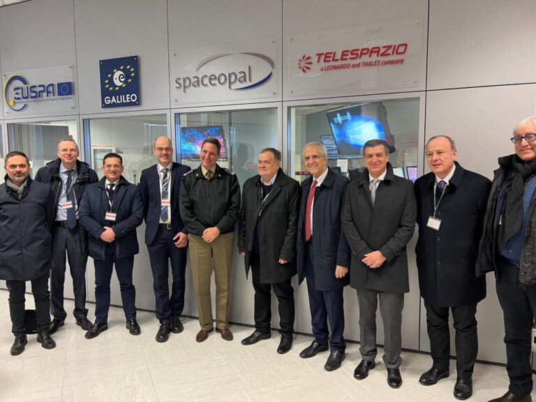 Il Centro Spaziale del Fucino accoglie la visita del DG Industria della Difesa e Spazio della Commissione Europea Timo Pesonen