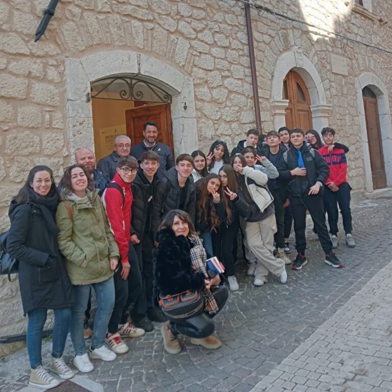 Studenti dell'Istituto di Sant'Andrea di Garigliano
