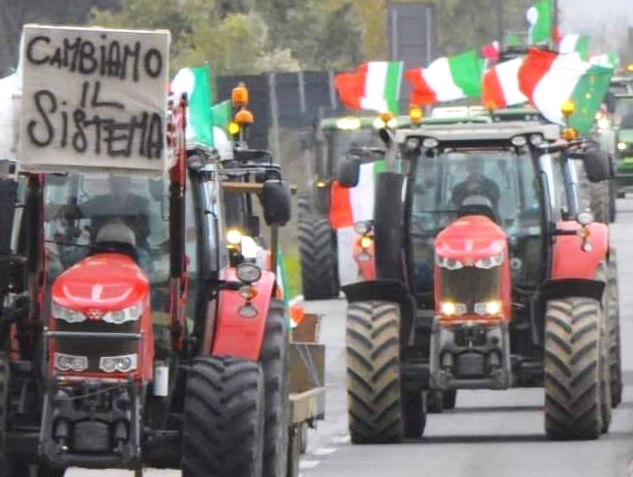 Presidio di protesta di agricoltori e allevatori davanti al casello A24 "Carsoli-Oricola" sabato 10 Febbraio