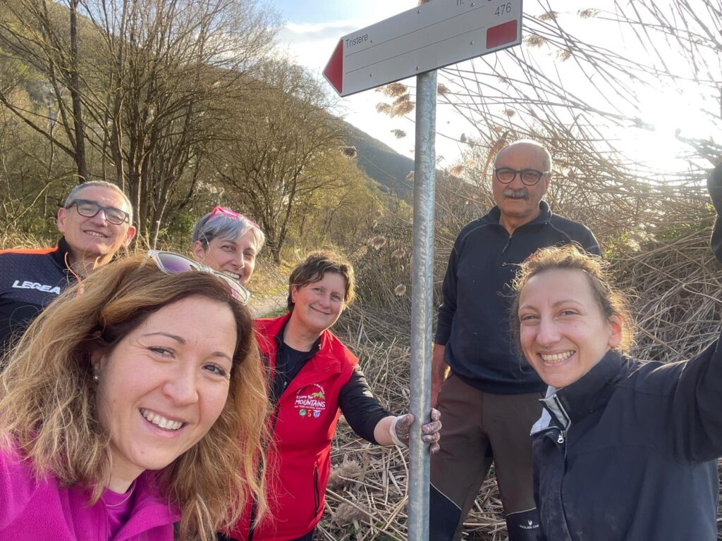 Il CAI Vallelonga Coppo dell'Orso provvede alla manutenzione del sentiero nel comune di Ortucchio