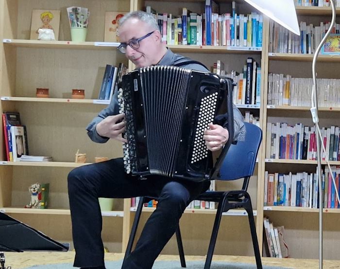 Il fascino della fisarmonica presso la biblioteca “Collodi - Marini” di Avezzano con il maestro Massimiliano Pitocco