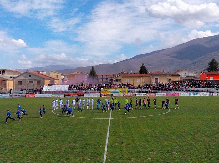 Storico derby calcistico tra l'Angizia Luco e Fucense Trasacco: vincono i trasaccani