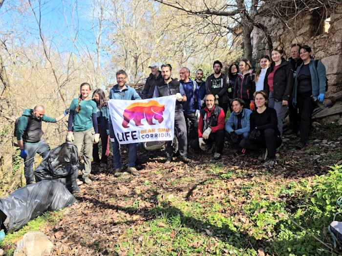 World Rewilding Day: i volontari ripuliscono aree verdi a Ortona dei Marsi