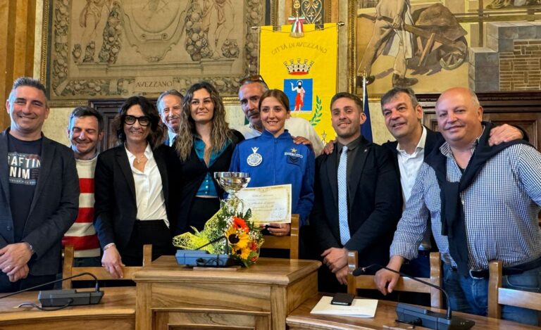 Francesca Carolli premiata in Comune ad Avezzano, Simonelli: "Contento del successo delle Giornate dei Giovani Meritevoli