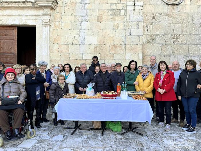 La comunità di Ortona dei Marsi ha festeggiato i 60 anni del parroco, don Alfredo Cesar Jofre