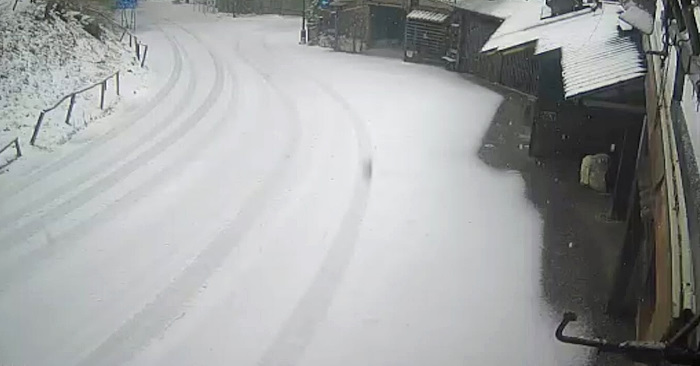 La neve è tornata: imbiancata Forca d'Acero