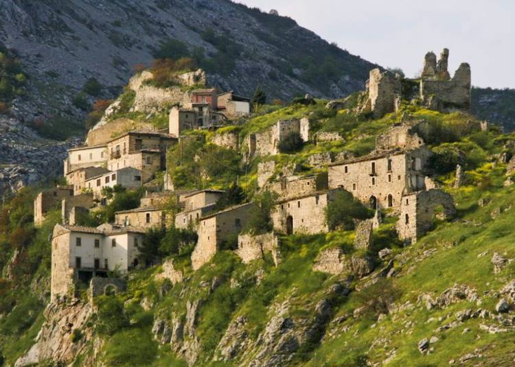 Spopolamento in Abruzzo, Marsilio: "Lavoro e infrastrutture anche nelle aree più svantaggiate"