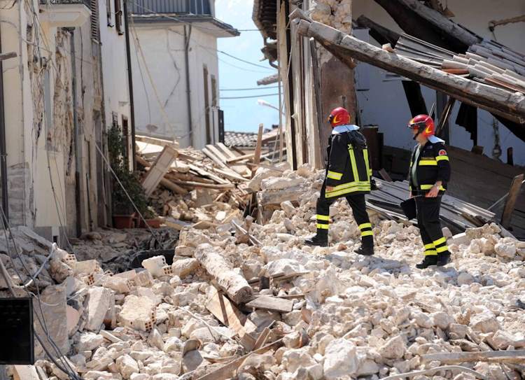 La notte più lunga, 15 anni fa il devastante terremoto dell'Aquila: il ricordo in un video