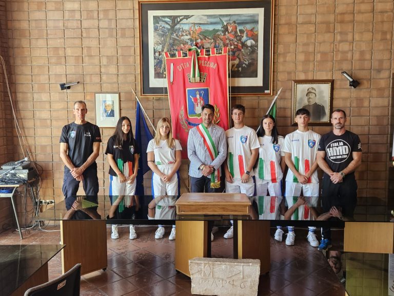 Le atlete marsicane Valeria D'Angeli e Angelica Di Giulio in partenza per il Campionato Europeo Wako di Kick Boxing che si svolgerà a Istambul