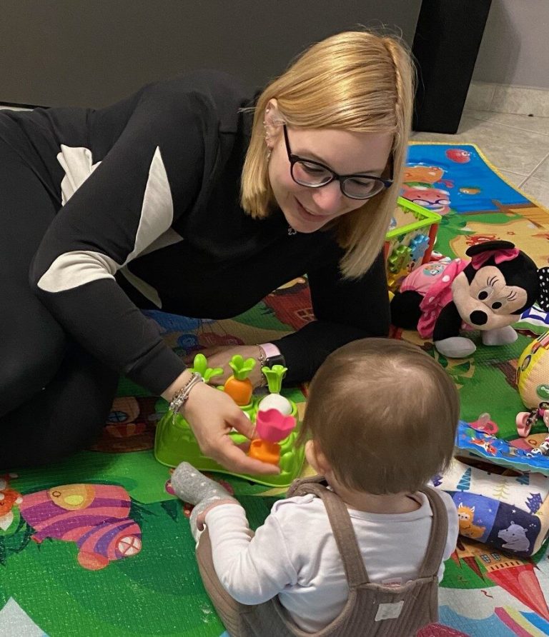 Marcella Tirabassi con la piccola Aurora||Una cartolina per la Festa della Mamma